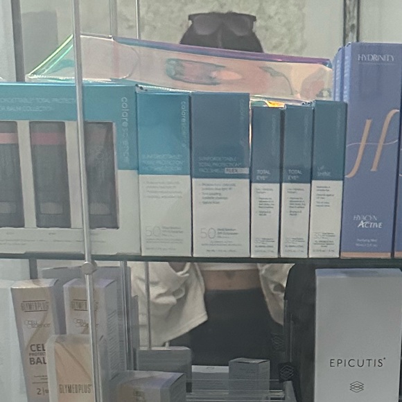 COPY - Colorscience Sunforgettable Total Protection Face Shield Glow SPF 50 - Picture 2 of 2